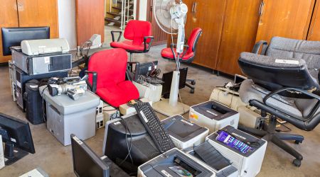 大量の不用品の写真